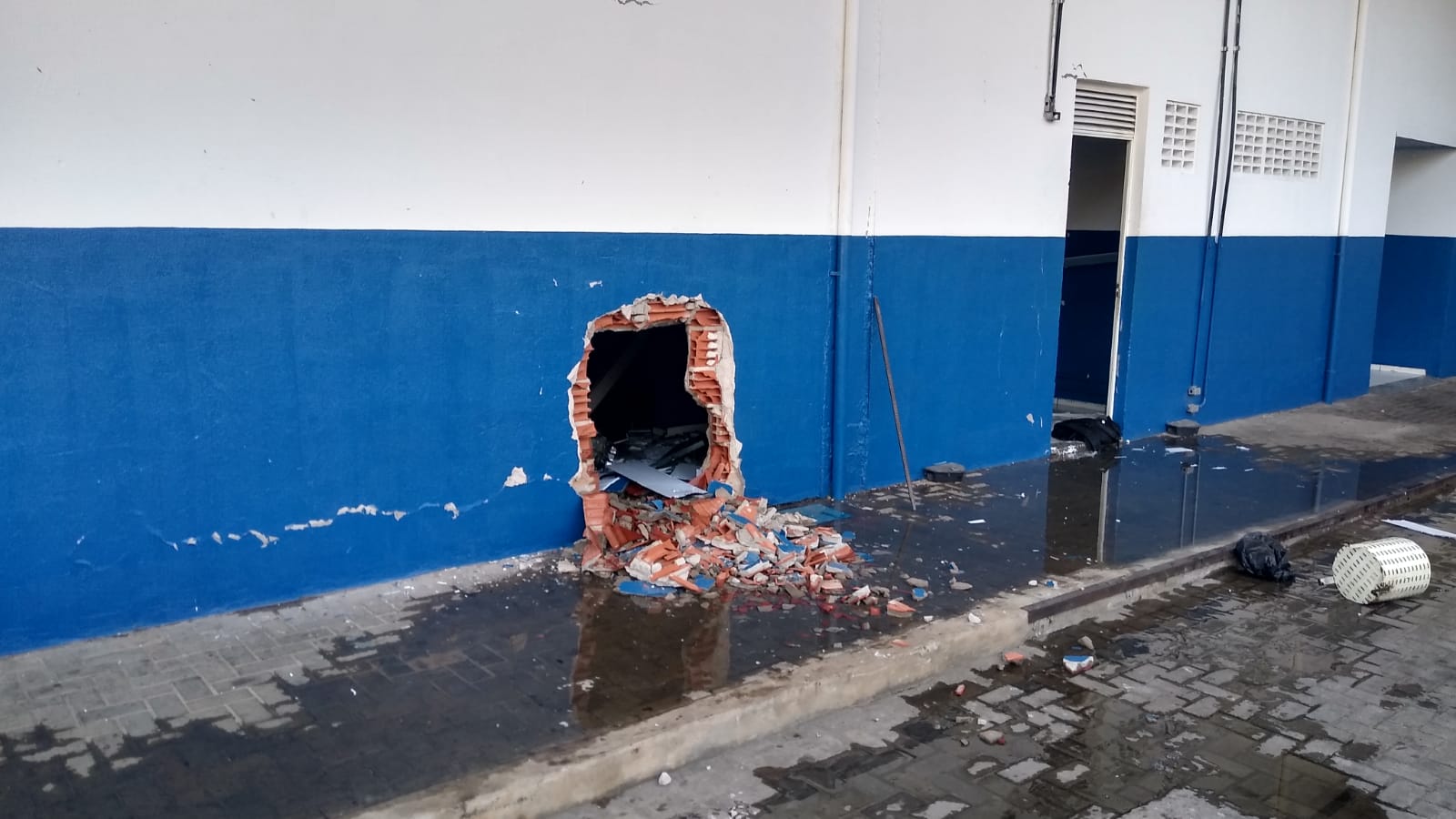 Criminosos explodem cofre do Centro de Distribuição do Mateus